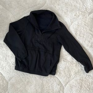 Womens black lululemon windbreaker size 4